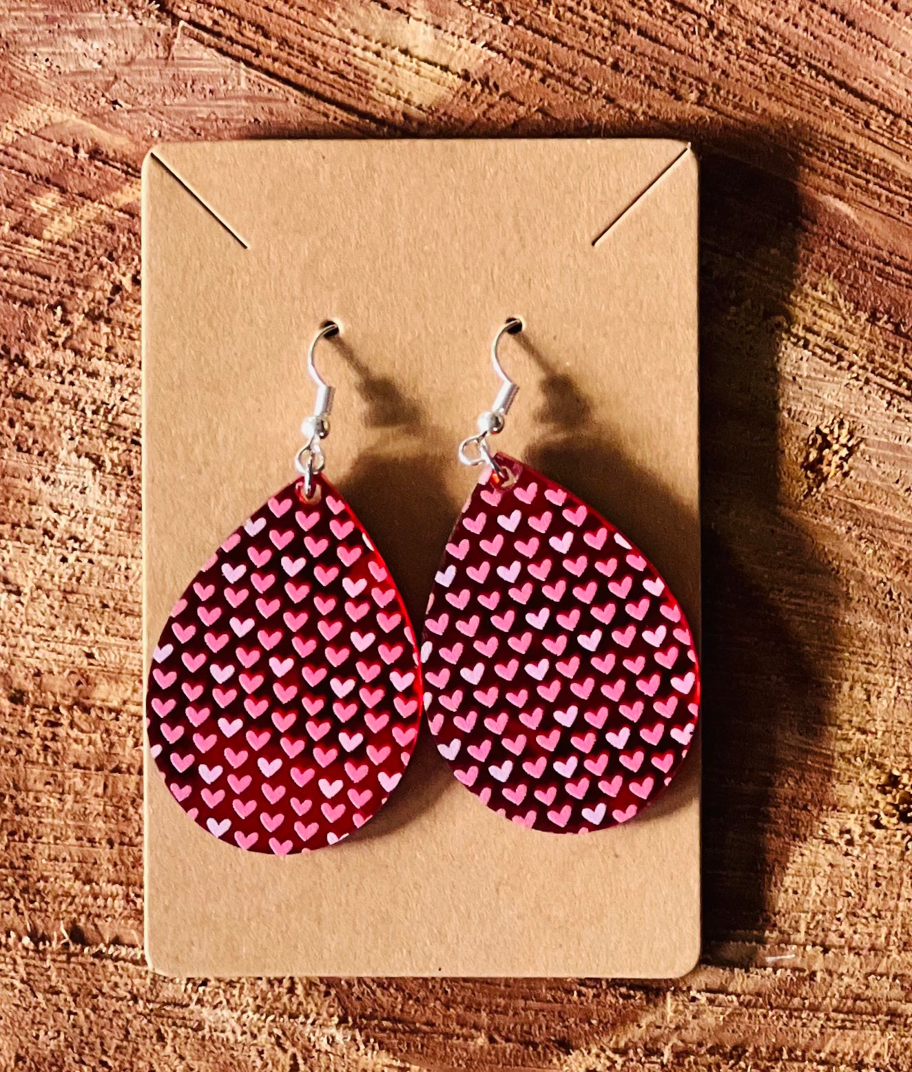 Teardrop - Red mirrored scattered hearts - EAR0010