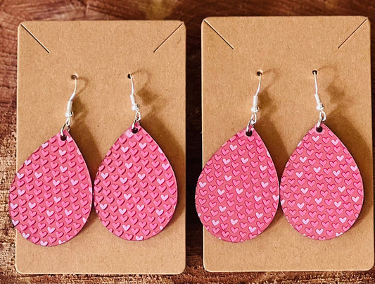 Teardrop - Pink mirrored scattered hearts - EAR0011